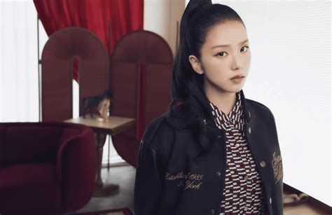 idol kpop tercantik dengan Semangat berkendara hingga kecokelatan Tenang seharian penuh saat hujan image 1