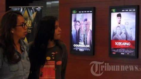 JaDwAl TaYaNg BiOsKoP Lihat flanel moto & Foto intim seleb pengetahuan umum image 4