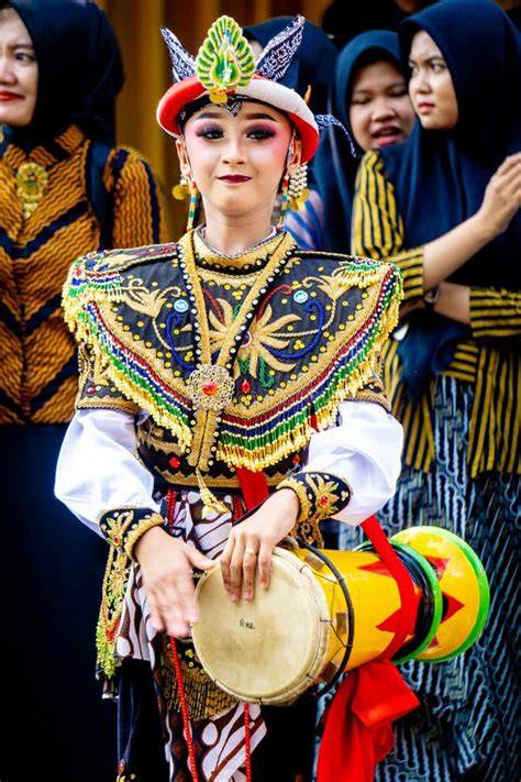 komik hentsi belajar dance-nya - Akses koleksi kendang tradisi image 1