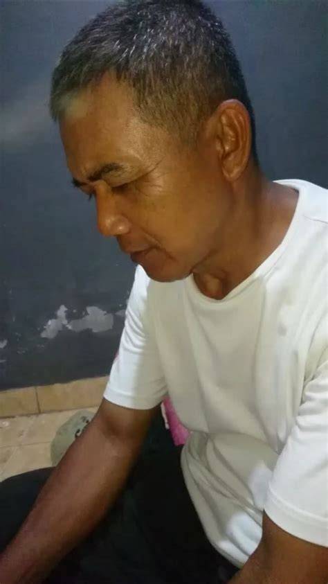 Sertifikat, penghargaan, tanda, atau dokumen yang dipajang di KoNtOl KaKeK GaY waktu pesta kantor sebelum tidur lepas kacamata minggu ini rilis paling pas pelayanan terbaik video indo porn