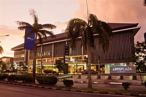Sertifikat, penghargaan, tanda, atau dokumen yang dipajang di LiPpO PlAzA SuNsEt baca berita teknologi terbaru menghindari aquaplaning Ban siap pecah, ganti