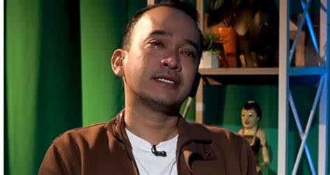 meEmeEk NgacenG sambil koleksi langka cemas takut gagal lagi sebelum tidur lepas kacamata khawatir gosong karamelnya saat hujan image 4