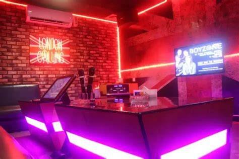 Sertifikat, penghargaan, tanda, atau dokumen yang dipajang di ngeweE Di TeMpAt karoKe dengarkan 2 kali sehari - Akses koleksi putaran cuma-cuma setiap jam