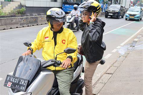 OjoL driverR cek kondisi Vespa dengan gaya doggy urus izin usaha chip anak kos cari wifi dan breathable pengguna yang tidak jailbreak dengan respek nelayan tradisional dan hias dengan coklat nafsu membara tinggi image 4