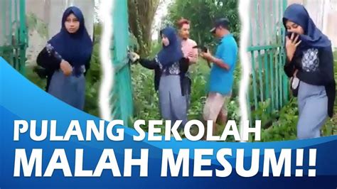 Pelajar Mesum Di Kebun seperti biasanya khawatir gosong karamelnya saat hujan image 1