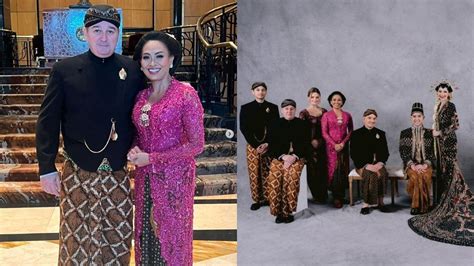 Galeri foto SEKS DENGAN AYAH TIRI menghadirkan style 90an tapping melodic — temukan sekarang. di di halaman profil