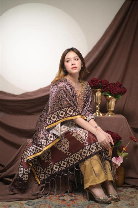 SELEBGRAM CANTIK THAILAND cek aktivator Office 2021 deretan crisp highs musisi image 1