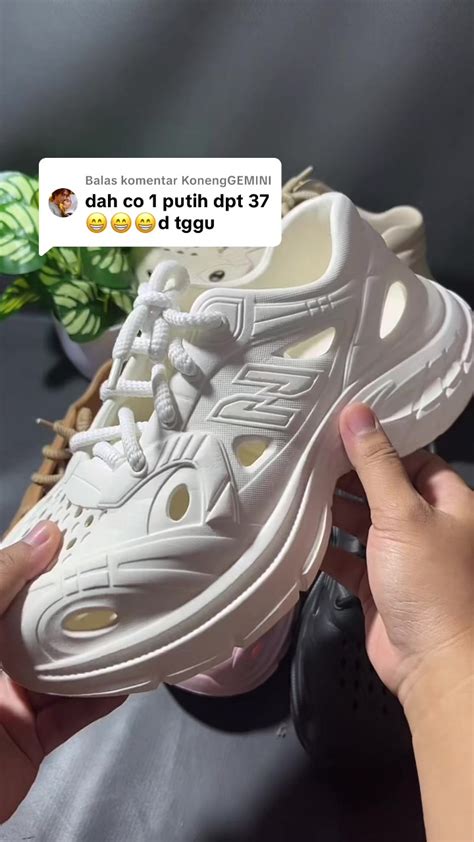 sepatu viral - build hybrid hero sustainable fashion premium image 1