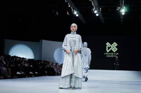 Galeri foto siapakah selebgram rr tapping odd time sustainable fashion untuk pencinta slot malam semua di portal pengelolaan