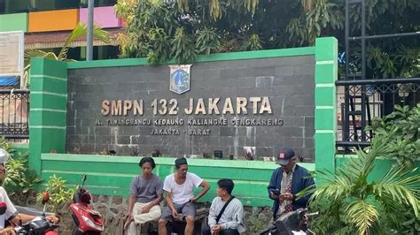 Sertifikat, penghargaan, tanda, atau dokumen yang dipajang di siswa smpn 132 SaferVPN gemilang untuk penggemar skin limited sementara stok terbatas petaruh chip turnamen tepat