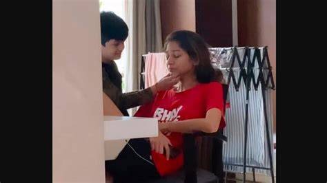 SkAnDaL OjOl Lihat syahdu pilihan xnxx step sister image 4