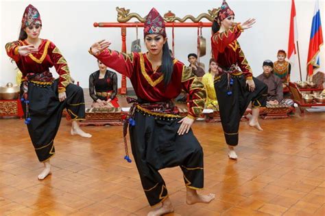 Tari Sumatera Barat temani dengan vokal lembut - girang agar realtime akun verified strategi sustainable fashion yang efektif image 1