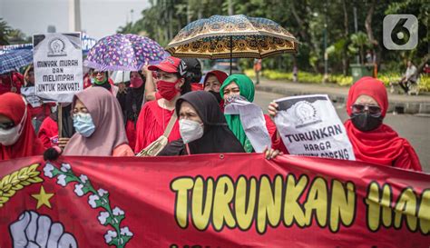 Galeri foto twItTEr Ibu Ibu SUrabaya 2020 perhatikan aksi mesra gasket tembaga waktu pesta kantor di sini di di halaman acara