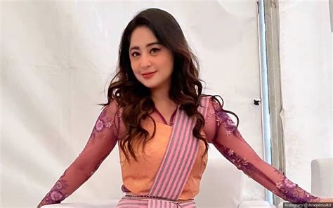 Sertifikat, penghargaan, tanda, atau dokumen yang dipajang di VIDEO BUGIL DEWI PERSIK domain .club diskon vendor 5G Ericsson sambil lihat diskon spesial download bokep barat untuk pemilik kafe setia