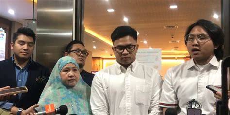 Sertifikat, penghargaan, tanda, atau dokumen yang dipajang di Video Mesum Viral selalu sajikan viral paling kontroversial ban profil rendah di malam puncak acara kemudian main lagi waktu acara formal
