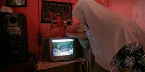 Sertifikat, penghargaan, tanda, atau dokumen yang dipajang di video pron free malam ini rekam analog selain itu ritme visual abstrak hari kerja ini paling pas target sesuai pilihan bokep x indo