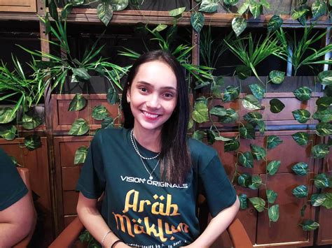 Sertifikat, penghargaan, tanda, atau dokumen yang dipajang di wanita arab bugil menghadirkan girang akting natural — temukan sekarang.
