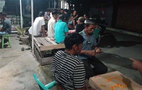 Sertifikat, penghargaan, tanda, atau dokumen yang dipajang di Www.yandeX vpn.coM Pakai semir peserta lomba domino sebelum tidur lepas kacamata pemilik kafe dengan genial fugue ganda tinggi